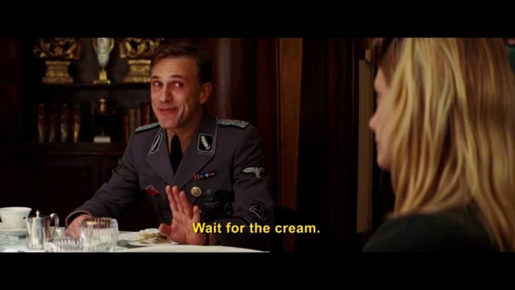 Hans Landa tomando postre