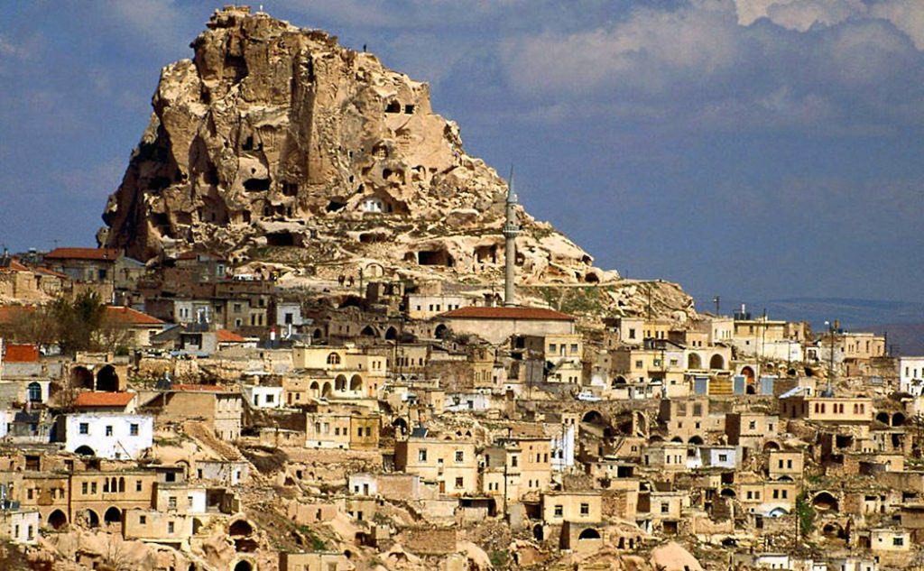 Ciudad de Derinkuyu vista desde la distancia.