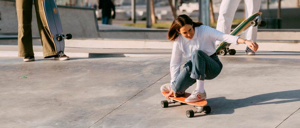 surfskate_chica_practicandolo